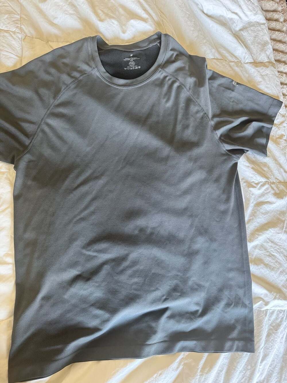 Fabletics Men's The Training Day Seamless Short Sleeve T-Shirt